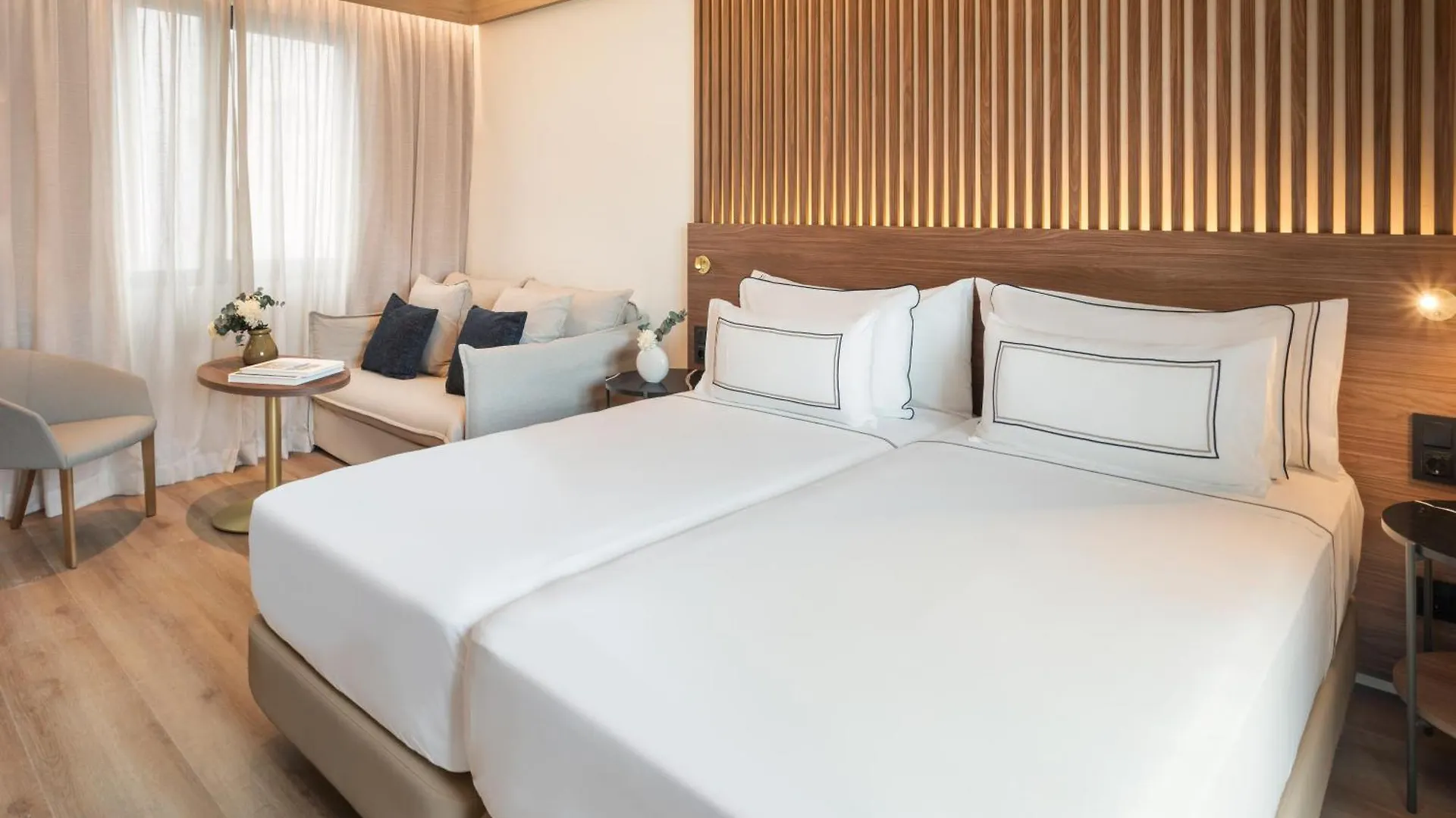 Melia Granada Hotel 4*,